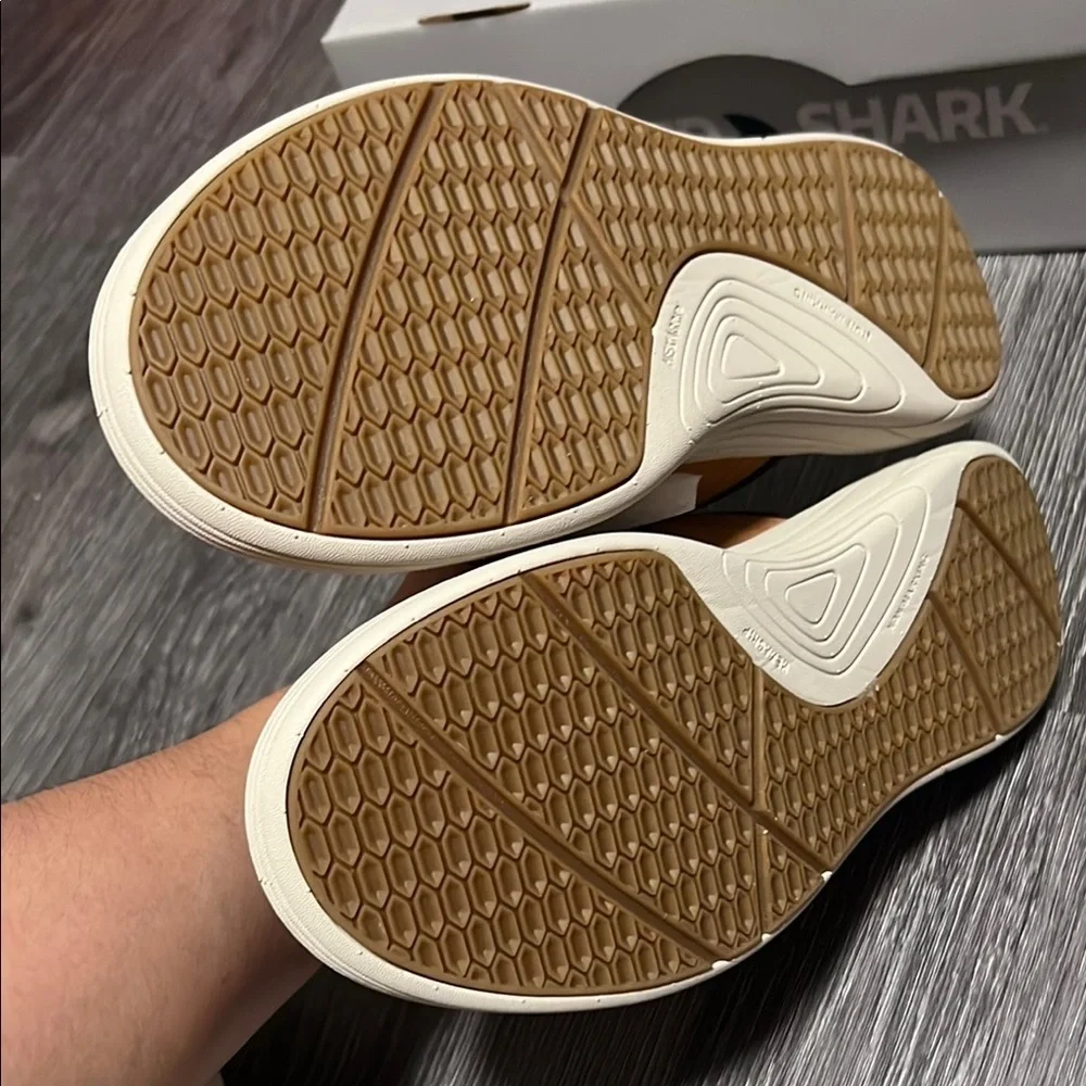 Comfortable Brown and Black Thong Sandals with Platform Sole